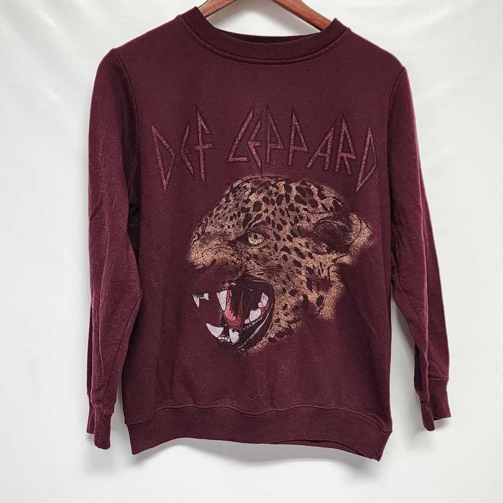 Def Leppard Sweatshirt‎ Small Women's Maroon Leopard Rock And Roll Crew Neck